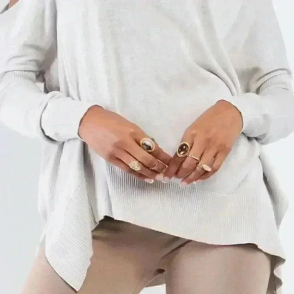 HITS JUST RIGHT Oversized Sweater - Picture 5 of 6